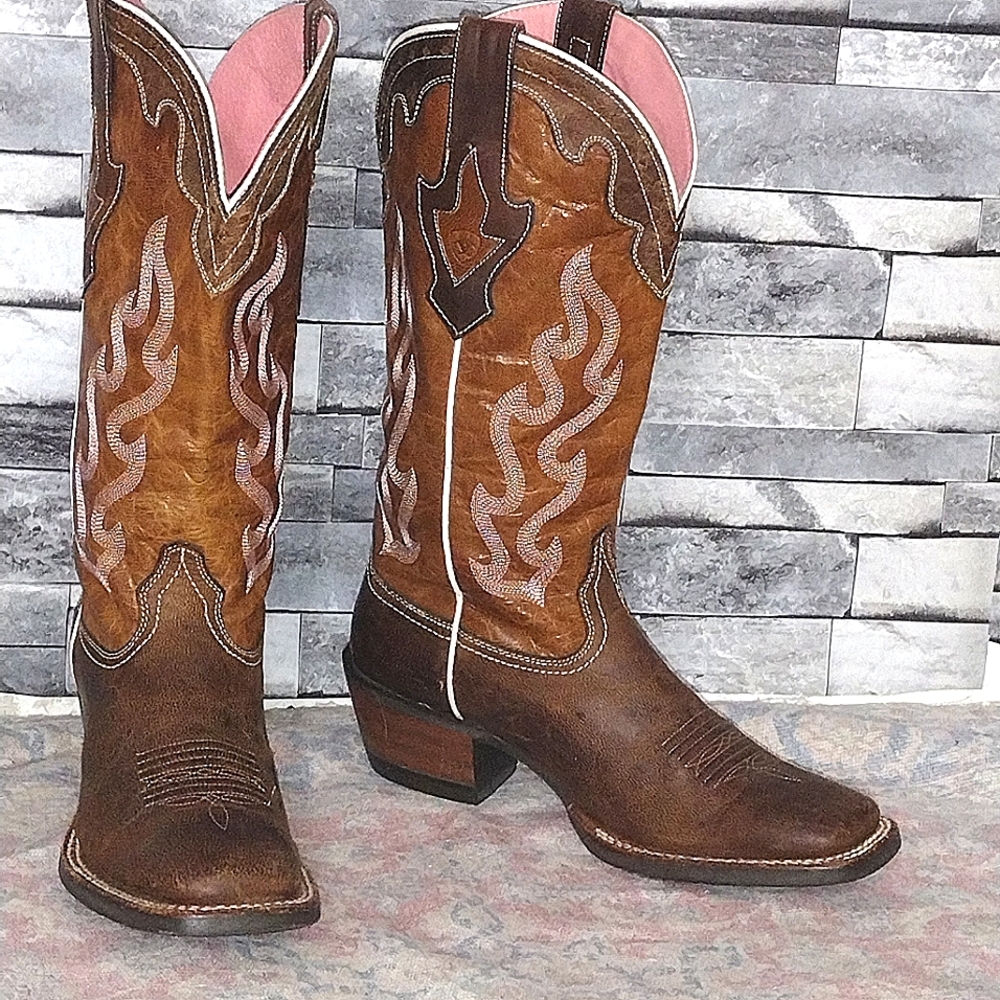Ariat women's square toe boots nwot
